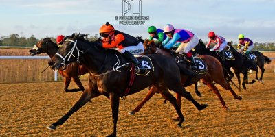 R8 Yvette Bremner Lyle Hewitson Believethisbeauty- 28 June 2019-Fairview Racecourse-1-PHP_8241