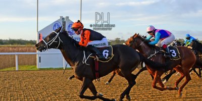 R8 Yvette Bremner Lyle Hewitson Believethisbeauty- 28 June 2019-Fairview Racecourse-1-PHP_8242