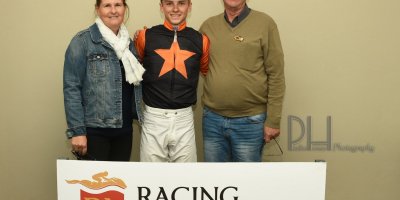 R9 Yvette Bremner Lyle Hewitson Dancing In Seattle- 7 June 2019-Fairview Racecourse-1-PHP_5289