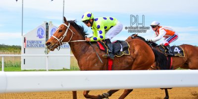 R6 Yvette Bremner Richard Fourie Sir Frenchie-Fairview Racecourse-11 October 20191-PHP_3282