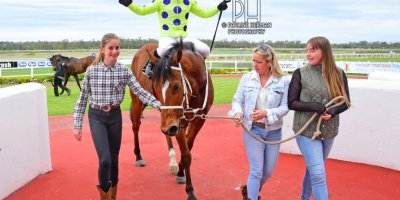R6 Yvette Bremner Wayne Agrella Sir Frenchie-Fairview Racecourse-25 October 20191-PHP_4773