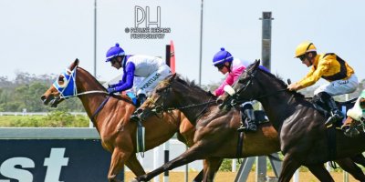 R5 Duncan McKenzie MJ Byleveld Lord Balmoral-Fairview Racecourse -29 November 2019-1-PHP_1429
